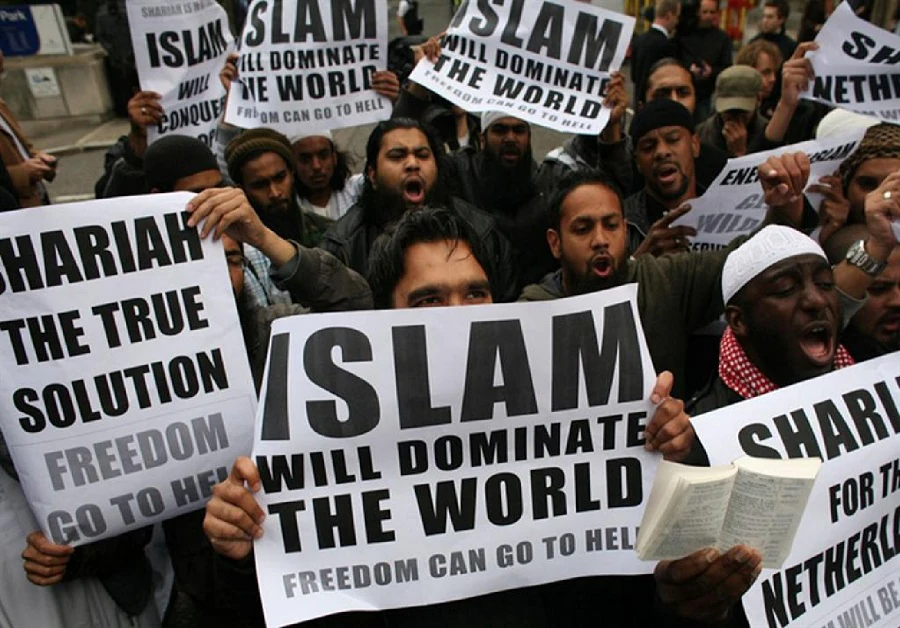 20151012-islamic-fundamentalists-rally