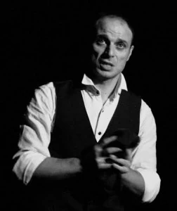 Uno scatto di Giuseppe Talarico, attore e regista della commedia "Alberto, Veronica e me"