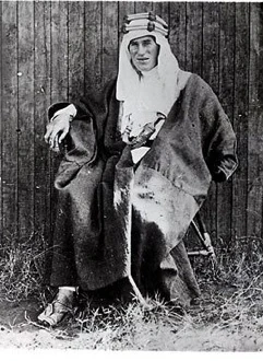 Il tenente colonnello Thomas Edward Lawrence, meglio conosciuto come Lawrence d'Arabia