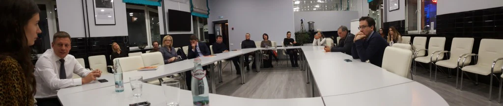 La tavola rotonda da Platform ru moderata da Alexey fetisov