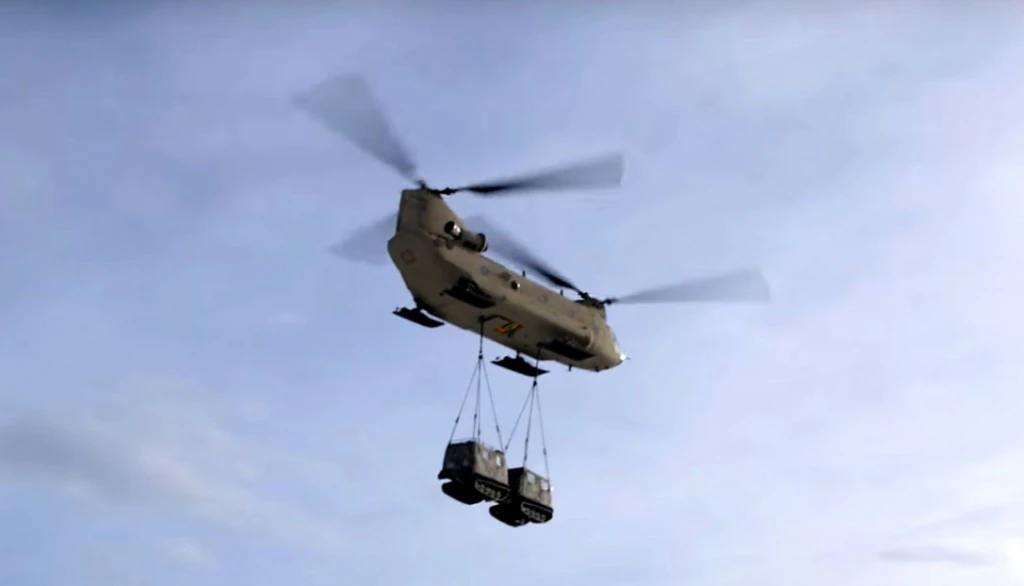 CH 47 trasporta un Bruco cingolato da 8 posti